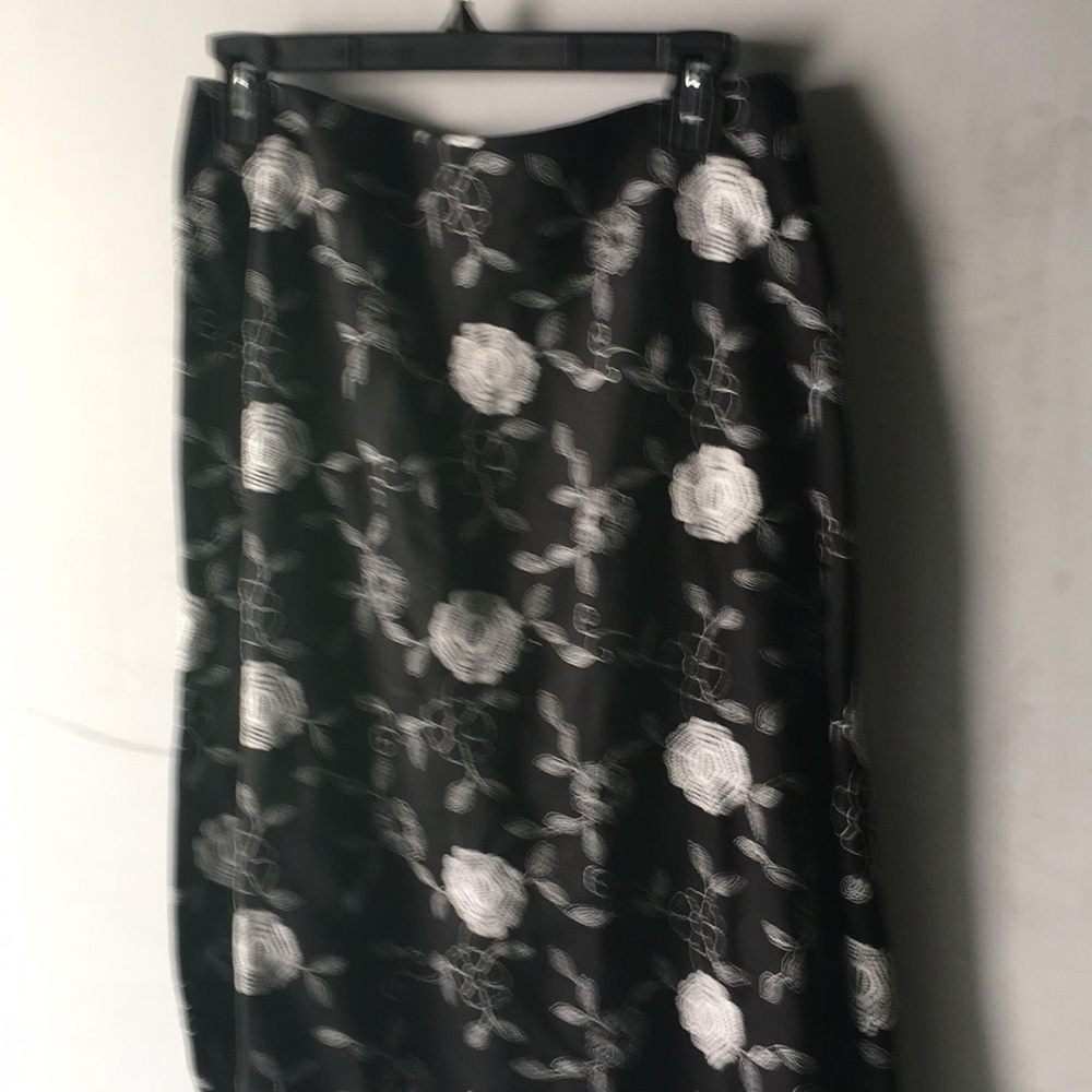 Principe Linen embroidered skirt